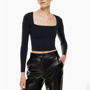Aritzia Babaton
Contour Squareneck Longsleeve